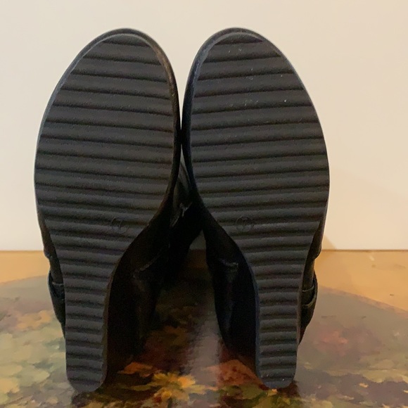 Black Boots - Picture 2 of 9